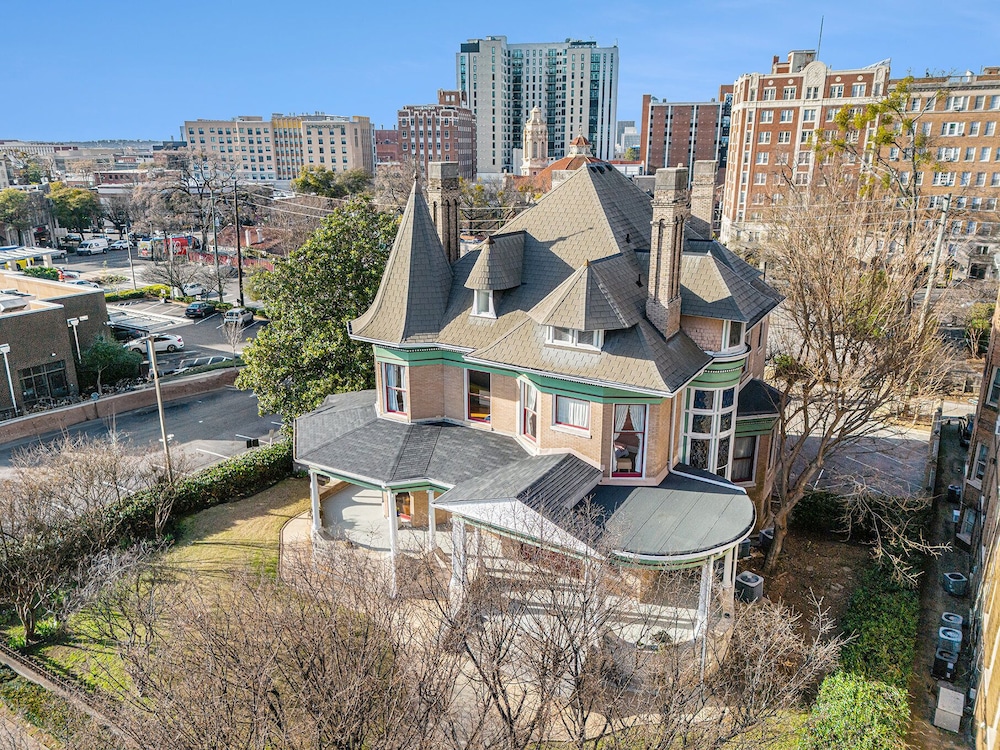 hassinger daniels guest house
