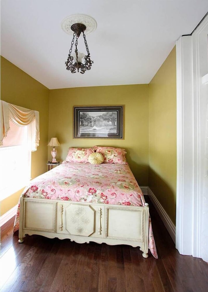hassinger daniels guest house