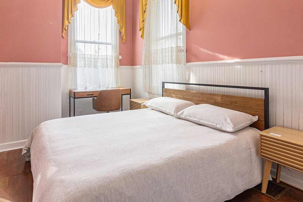hassinger daniels guest house
