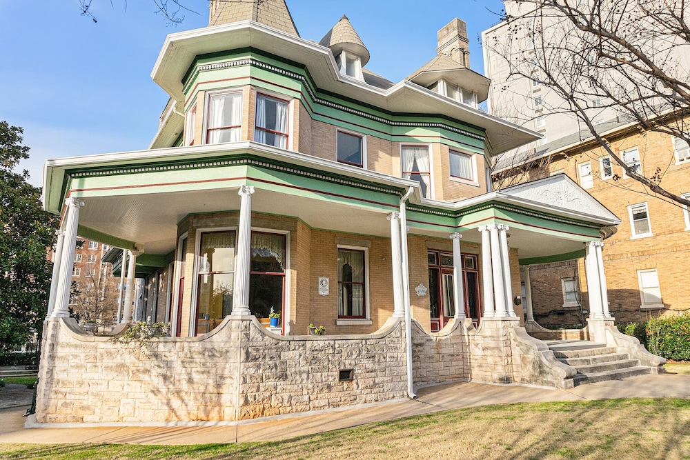hassinger daniels guest house