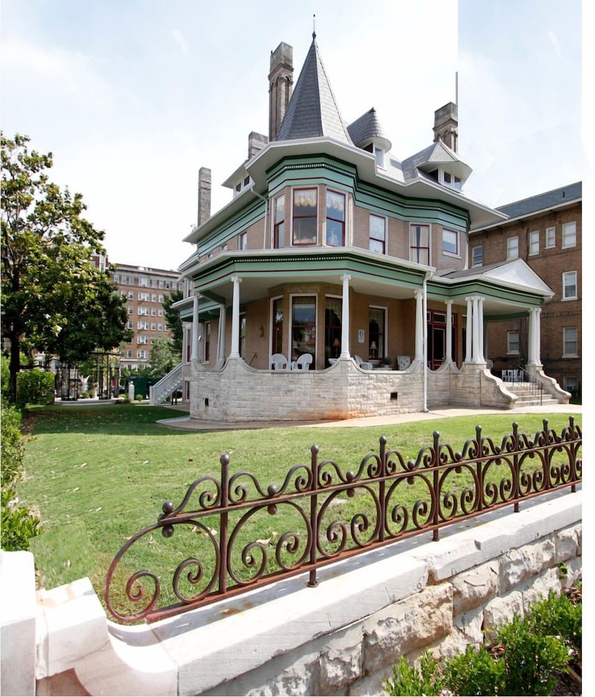 hassinger daniels guest house