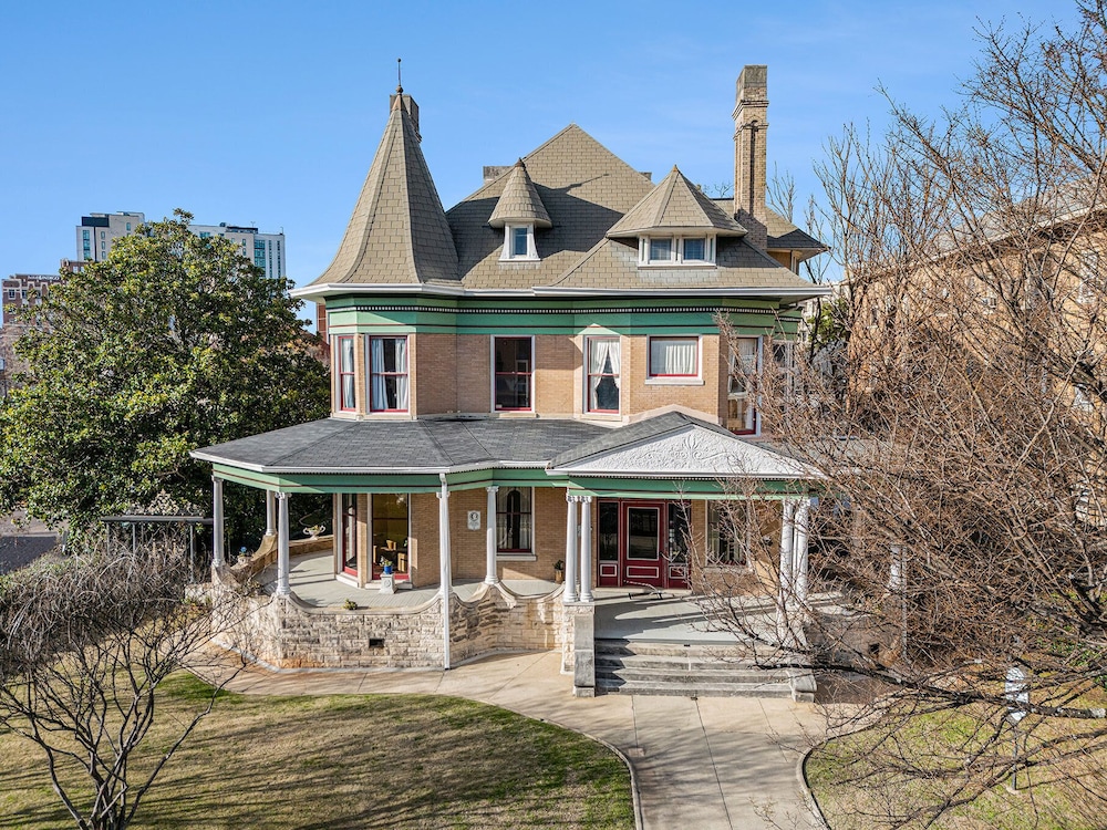 hassinger daniels guest house
