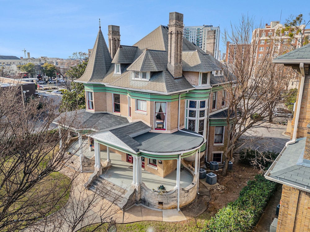 hassinger daniels guest house