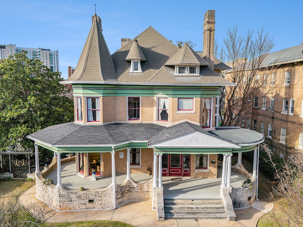 hassinger daniels guest house