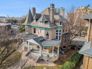 hassinger daniels guest house