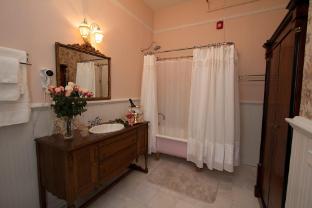 hassinger daniels guest house