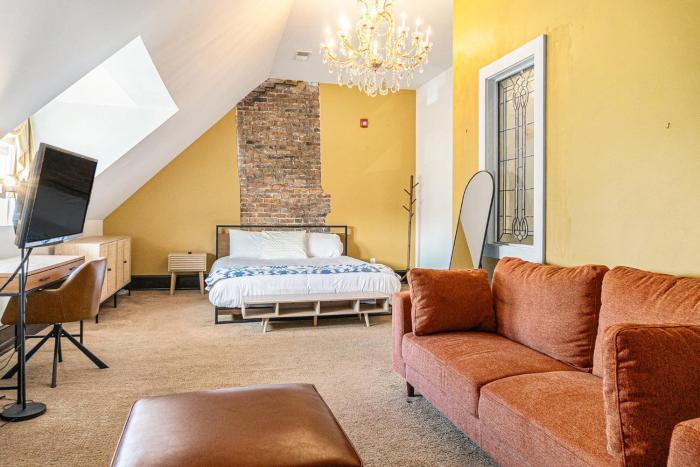 hassinger daniels guest house