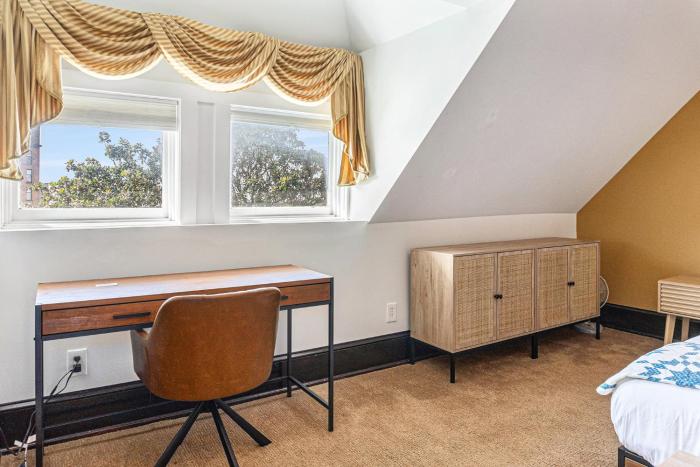 hassinger daniels guest house