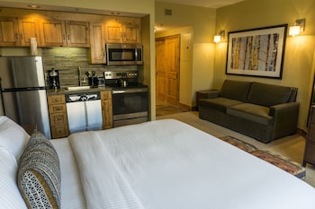 Grand Summit Views And Location, Next To Slopes By Redawning - Save 20% On 7+ Nights!,4000 Canyons Resort Dr,3 star