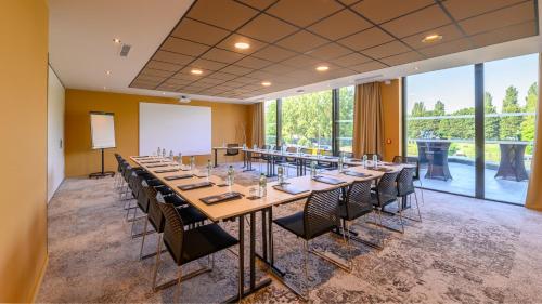 kyriad prestige compiegne hotel and spa