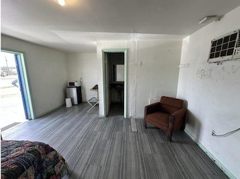 base motel by oyo south tampa