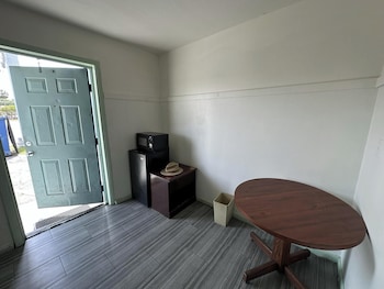 base motel by oyo south tampa