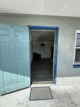 base motel by oyo south tampa