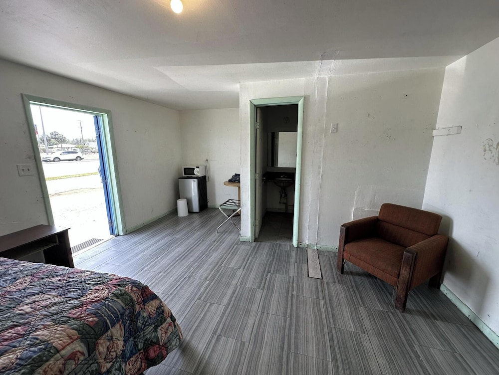 base motel by oyo south tampa