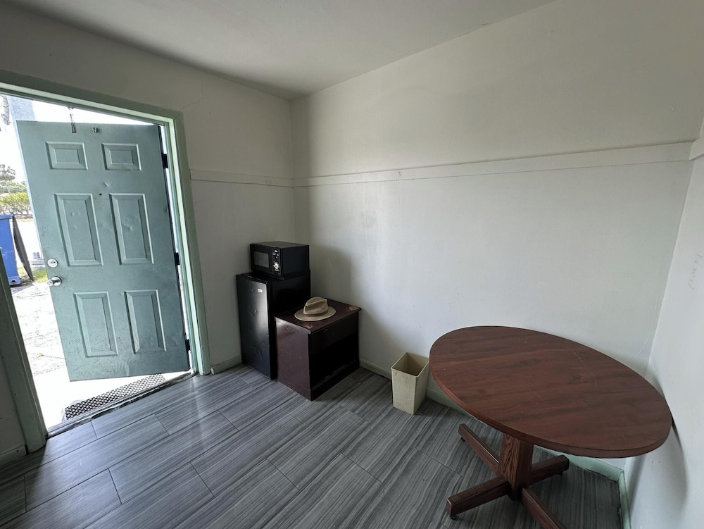 base motel by oyo south tampa