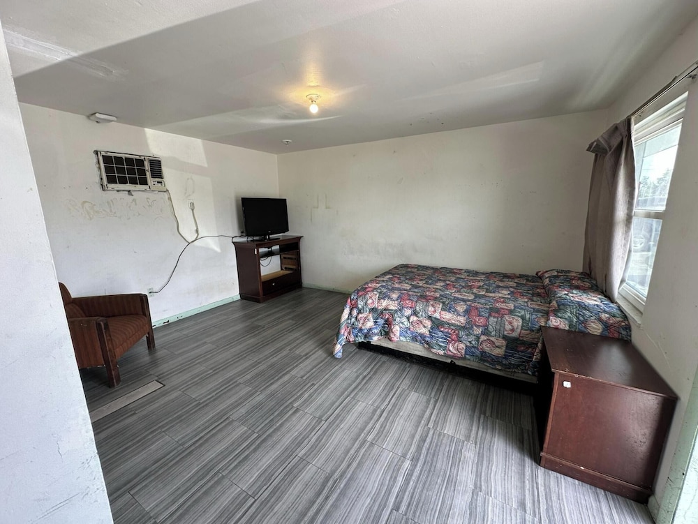 base motel by oyo south tampa