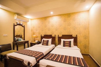 hotel emperor palms at karol bagh