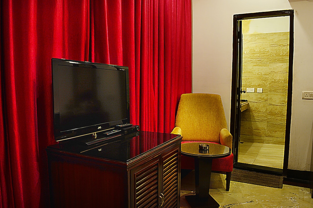 hotel emperor palms at karol bagh