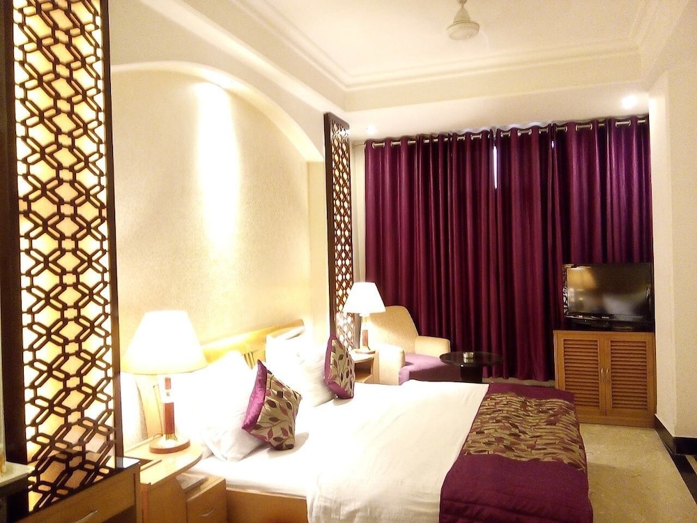 hotel emperor palms at karol bagh