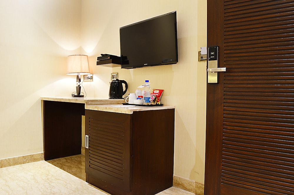 hotel emperor palms at karol bagh