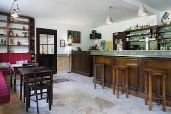 Logis Hostellerie Du Clos Pité,,3 star