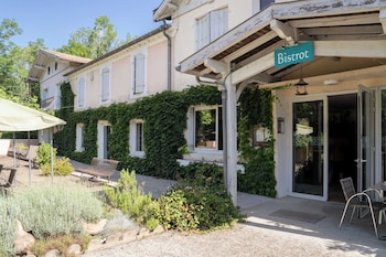 Logis Hostellerie Du Clos Pité,,3 star