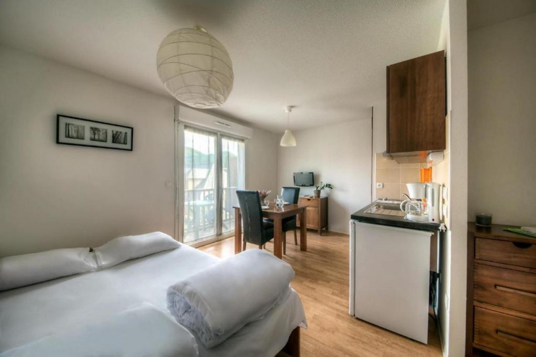 comfort aparthotel lourdes lacacia