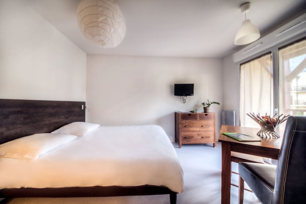 comfort aparthotel lourdes lacacia