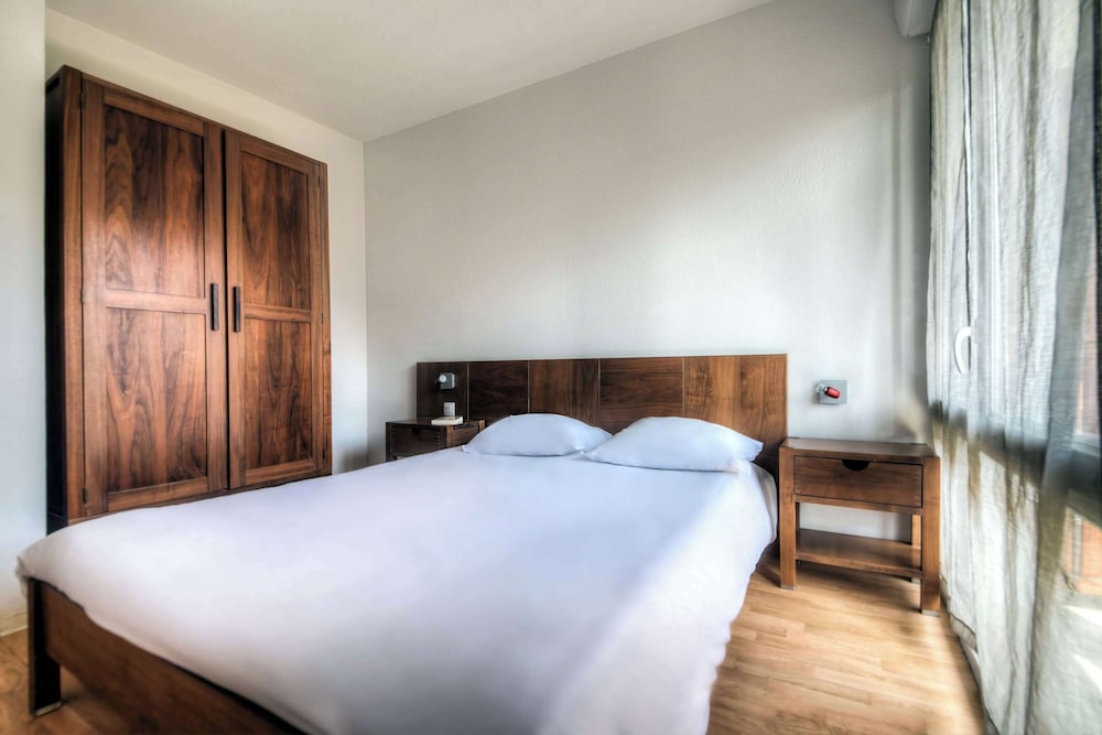 comfort aparthotel lourdes lacacia