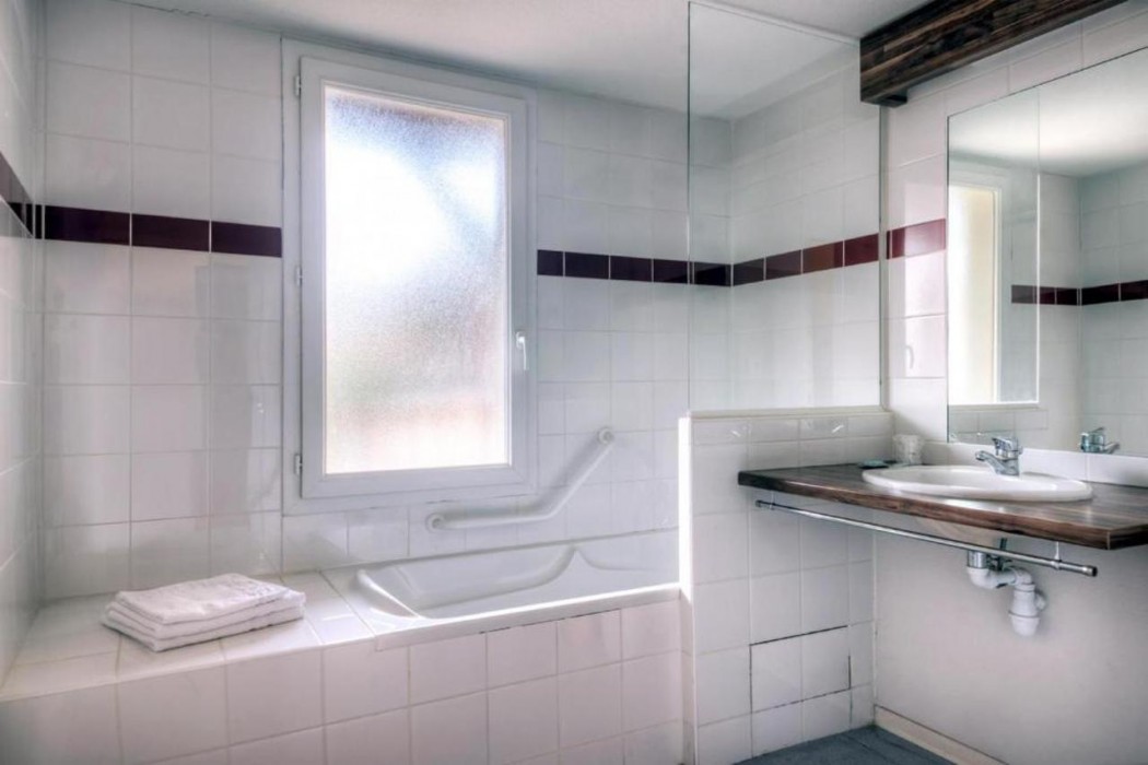 comfort aparthotel lourdes lacacia