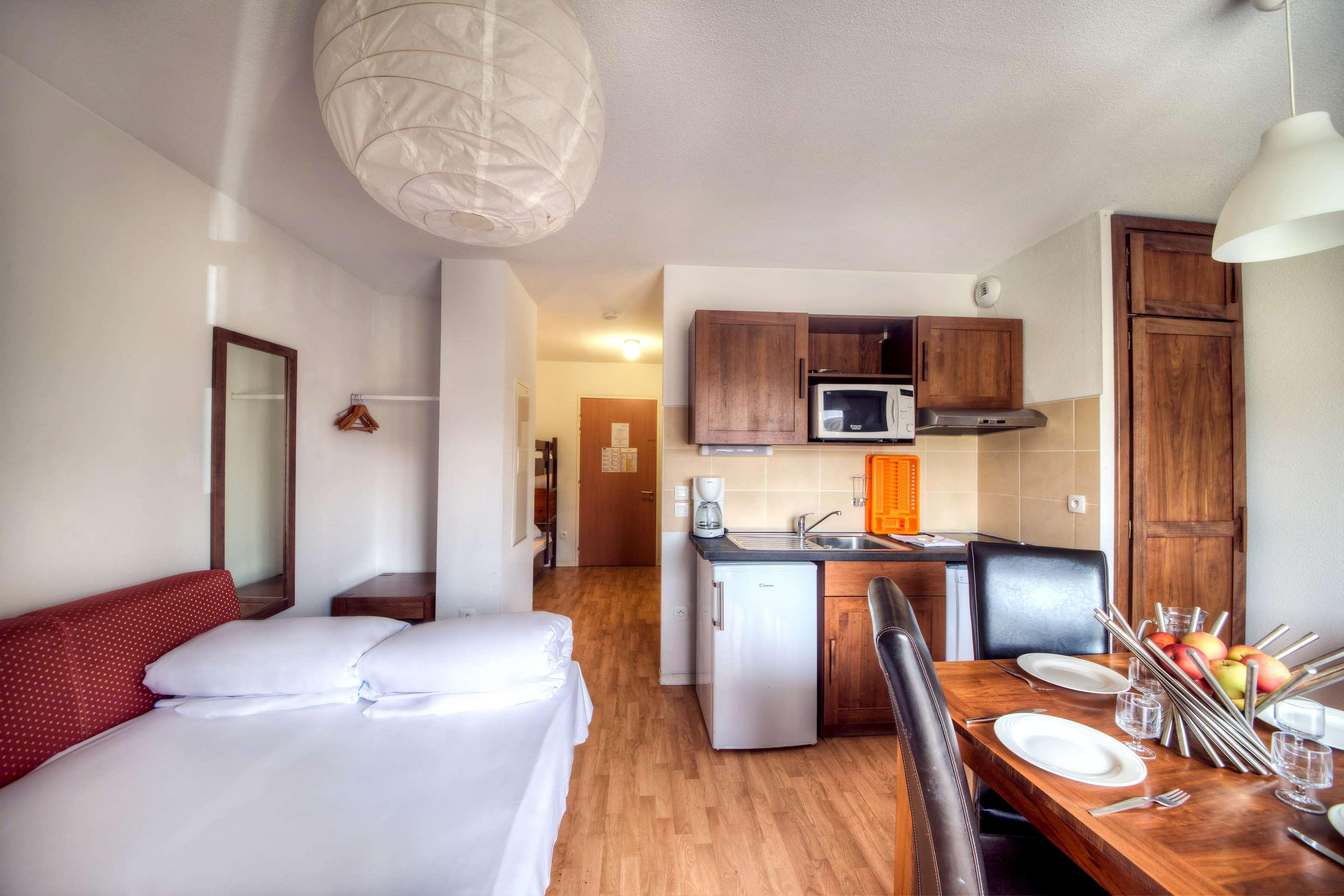 comfort aparthotel lourdes lacacia