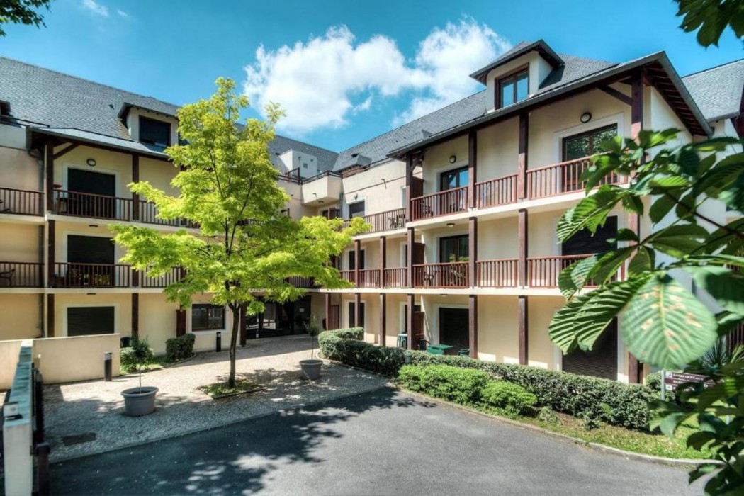 comfort aparthotel lourdes lacacia