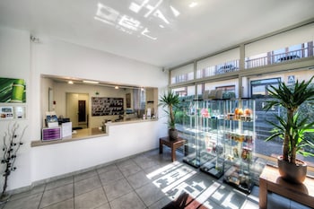 comfort aparthotel lourdes lacacia