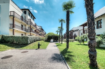 comfort aparthotel lourdes lacacia