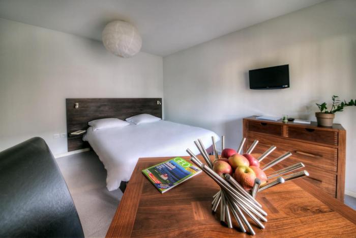 comfort aparthotel lourdes lacacia