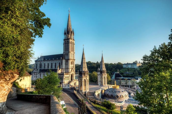 comfort aparthotel lourdes lacacia