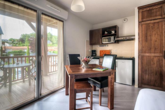 comfort aparthotel lourdes lacacia