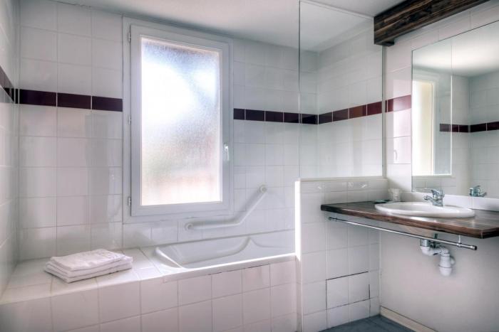 comfort aparthotel lourdes lacacia