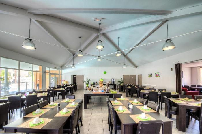 comfort aparthotel lourdes lacacia