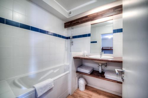 comfort aparthotel lourdes lacacia