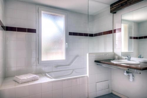 comfort aparthotel lourdes lacacia
