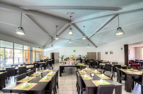 comfort aparthotel lourdes lacacia