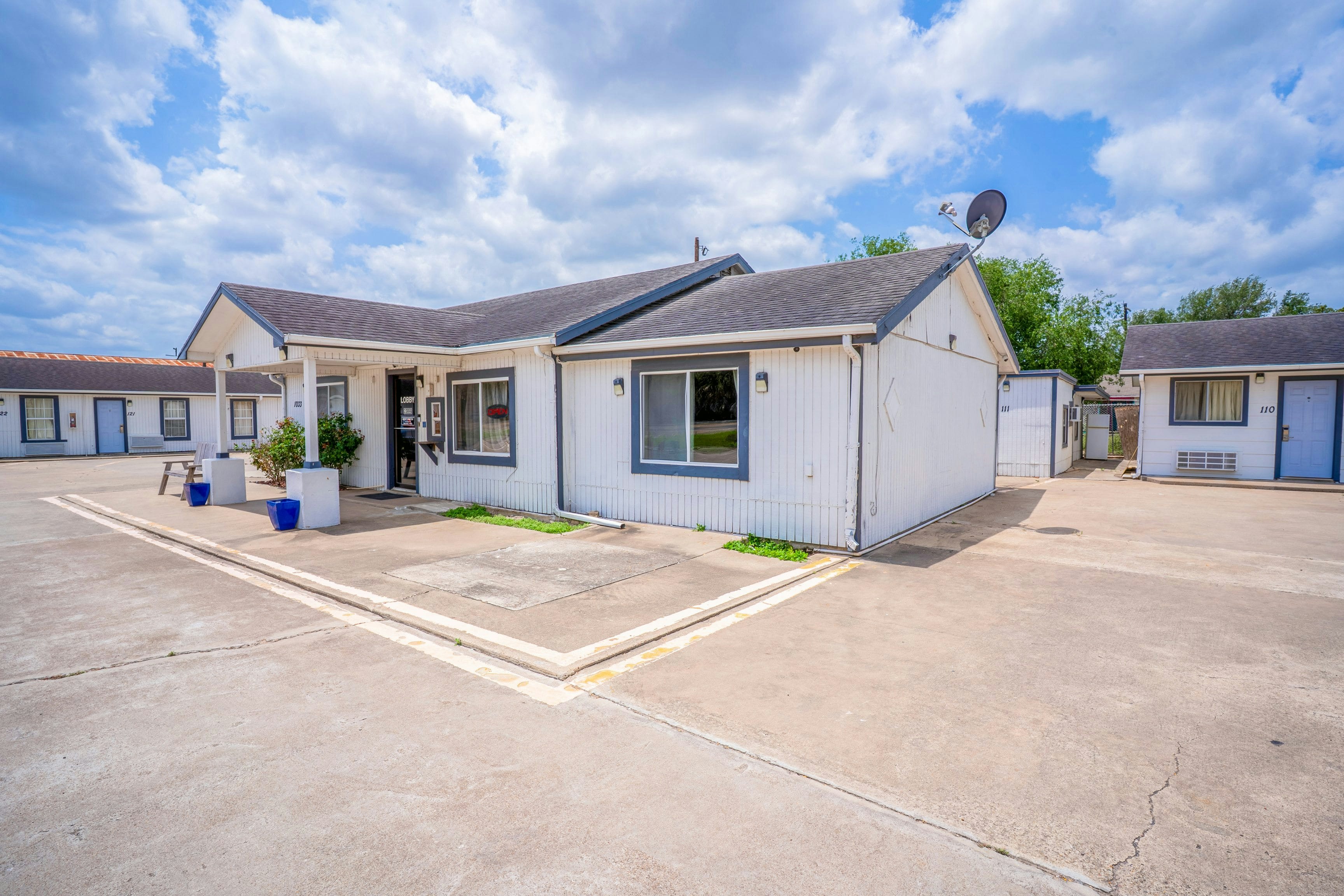 oyo budget inn falfurrias hwy 281
