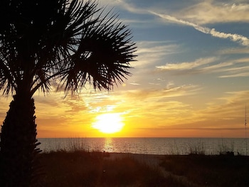 escape coastal resort on casey key