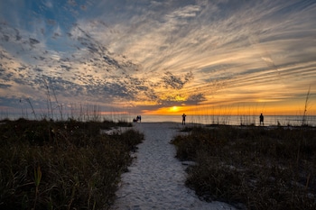 escape coastal resort on casey key