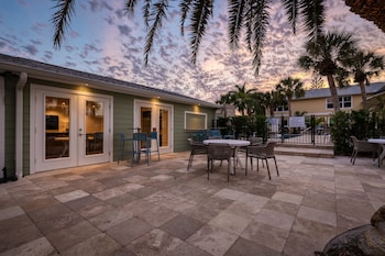 escape coastal resort on casey key