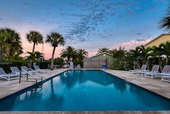 Escape Coastal Resort On Casey Key,208 Casey Key Rd,3 star