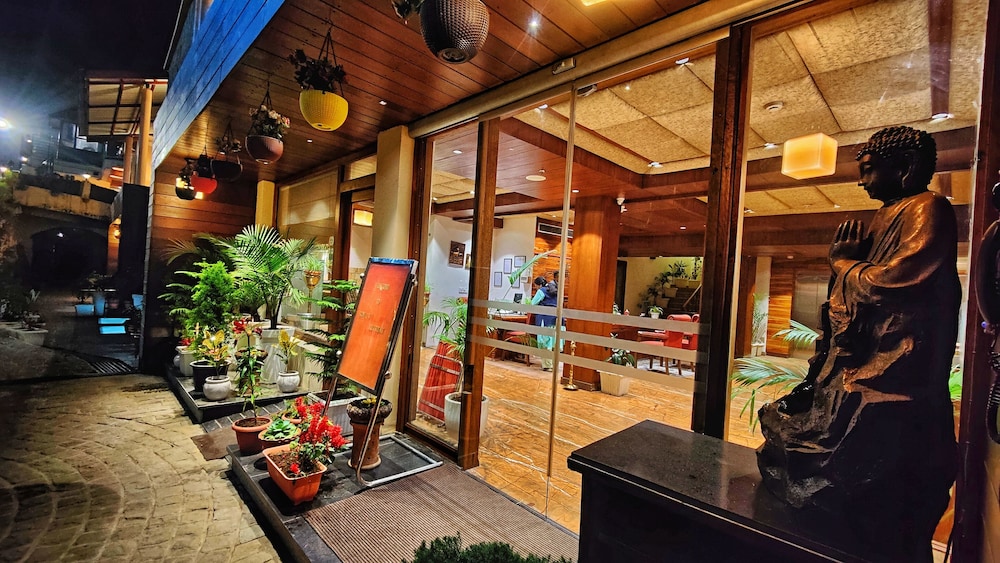 royale retreat hotel and spa near mall road