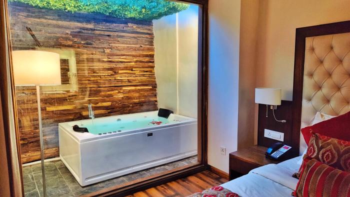 royale retreat hotel and spa near mall road