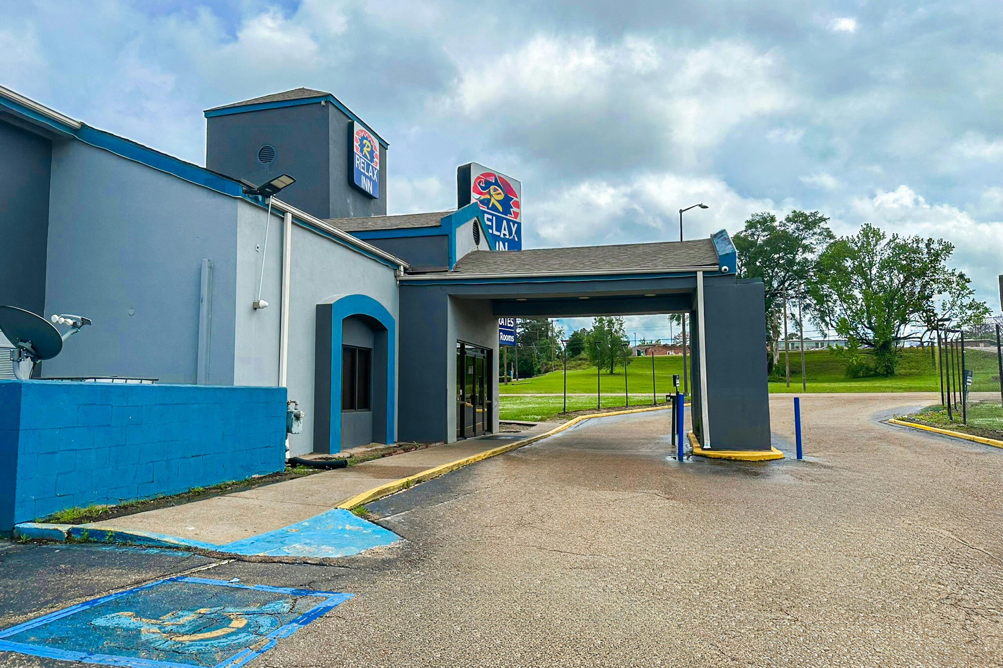 relax inn by oyo jackson ms hwy 80 i 20
